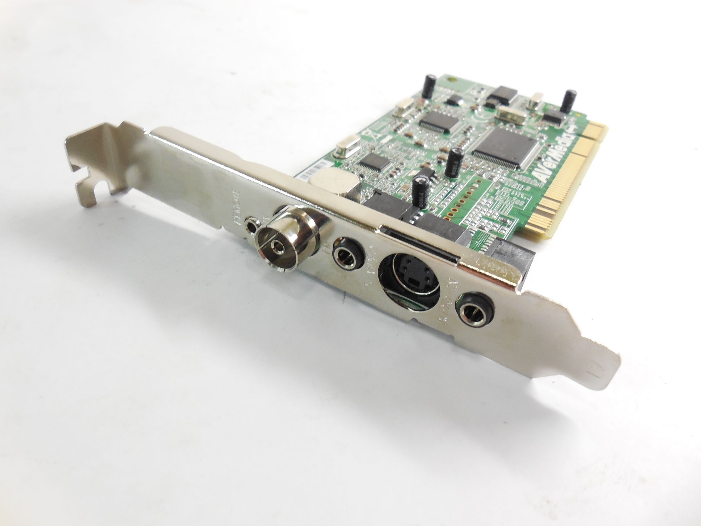 Тв тюнер для ноутбука. AVERMEDIA AVERTV PCI. AVERMEDIA PCI TV Tuner. TV тюнер AVERMEDIA TV 305 Tuner. AVERMEDIA a16d PCI Hybrid DVB-T.