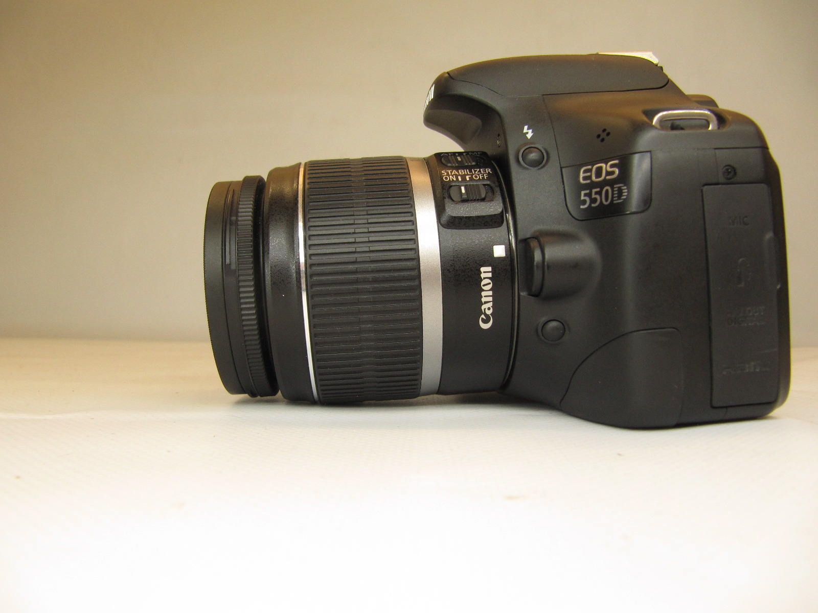 Canon eos 550d объективы. Canon EOS 550d Kit. Canon EOS 550. Зеркальный фотоаппарат Canon EOS 550 D. Canon EOS 550d кроп.