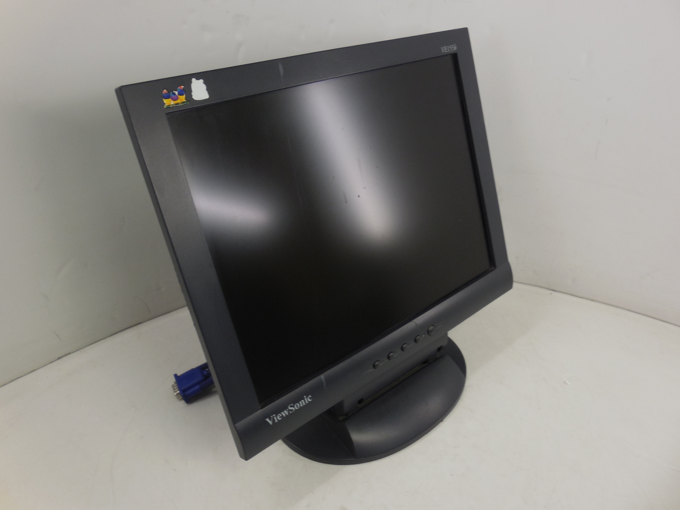 Ecran VIEW SONIC VE155b - 15 LCD. Comme NEUF. Couleurs
