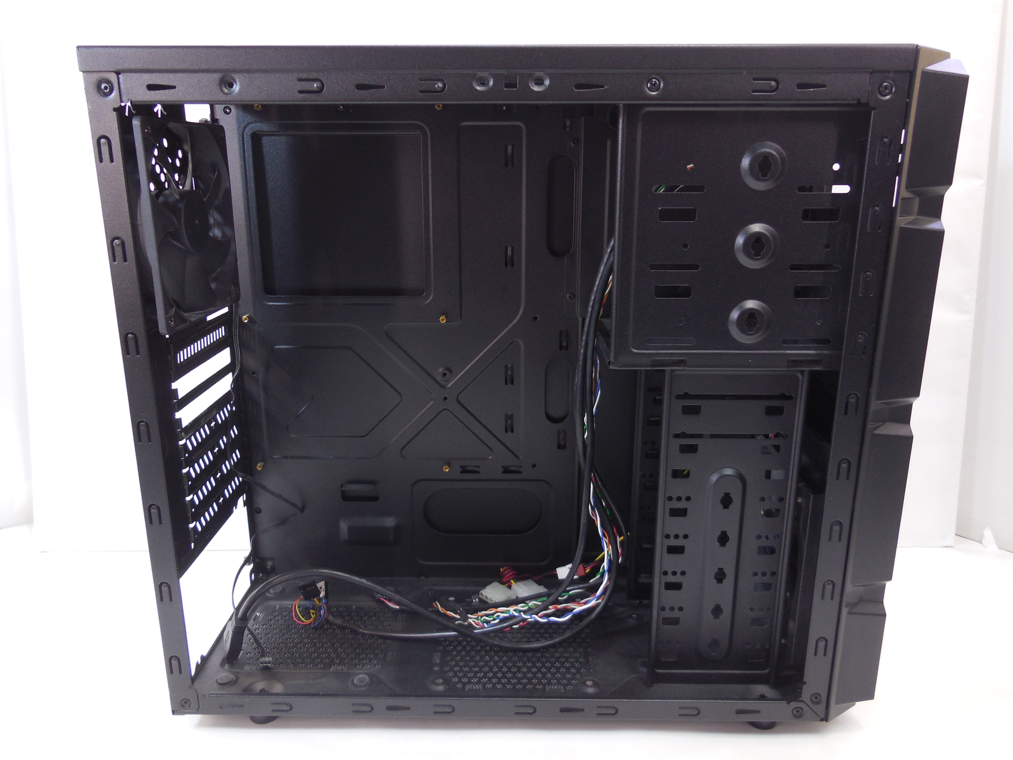 Внутренних отсеков 3 5. Число отсеков 5. Корпус колоссус. Корпус inwin microatx. 5 в корпусе.