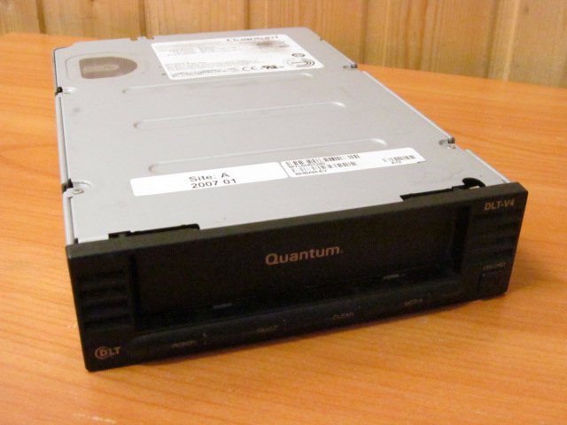 Привод ленточный (стример) Quantum DLT-V4 /SATA /S/N: CHT6F201604