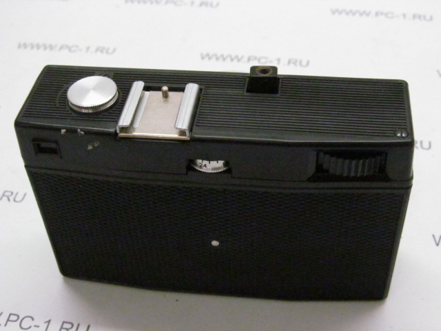 Аналоговый (пленочный) фотоаппарат Смена 8М — шкальный советский фотоаппарат выпускавшийся объединением ЛОМО с 1970 по 1995 год /Объектив — «Триплет» Т-43 1:4/40 мм, несменный, просветлённый /Угловое