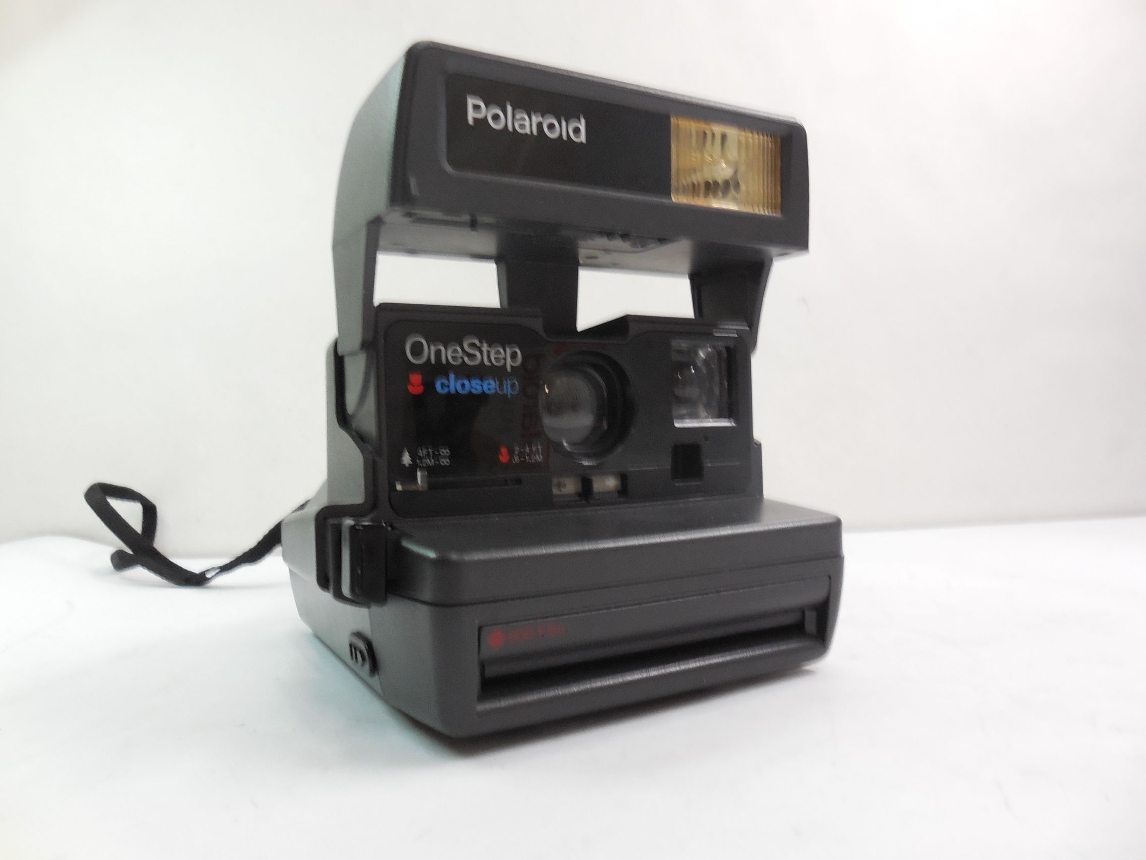 Polaroid one step close up