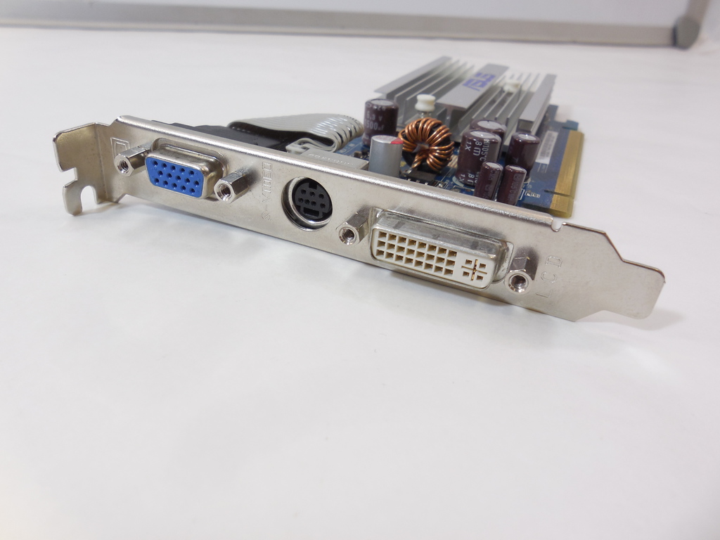 Видеокарта PCI-E ASUS GeForce 7200 GS 256Mb - Pic n 277050