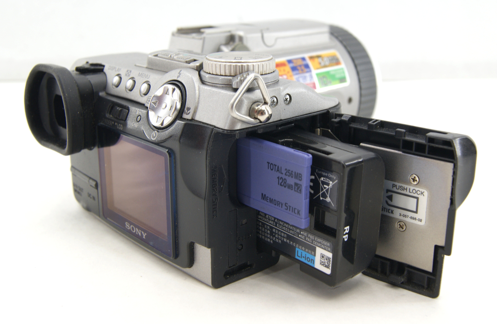 Фотокамера Sony Cyber-shot DSC-F707 - Pic n 293009