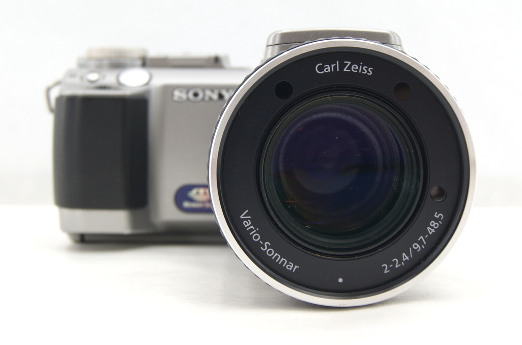 Фотокамера Sony Cyber-shot DSC-F707 - Pic n 293009