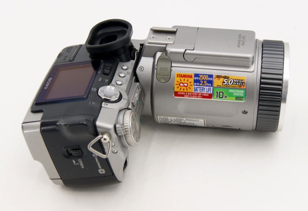 Фотокамера Sony Cyber-shot DSC-F707 - Pic n 293009