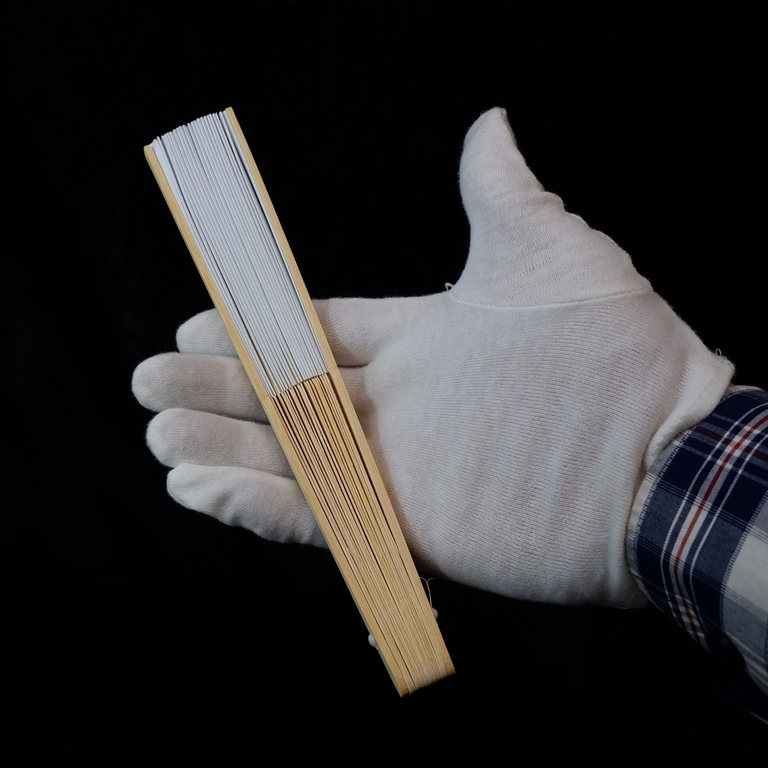 Веер ручной бамбуковый 21см. + Белые перчатки из хлопка / В Японском аниме стиле  - Pic n 308333