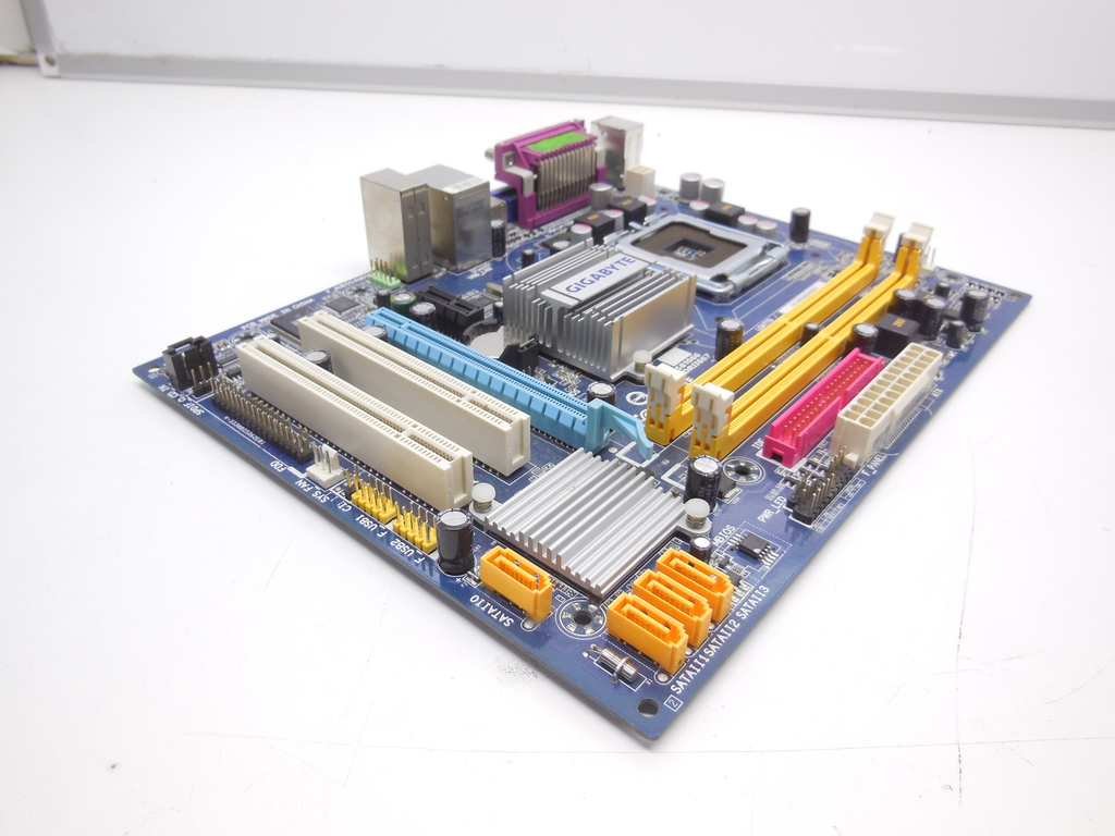 Материнская плата Socket 775 GIGABYTE GA-945GCM-S2L Рамка задних портов в комплекте - Pic n 116182