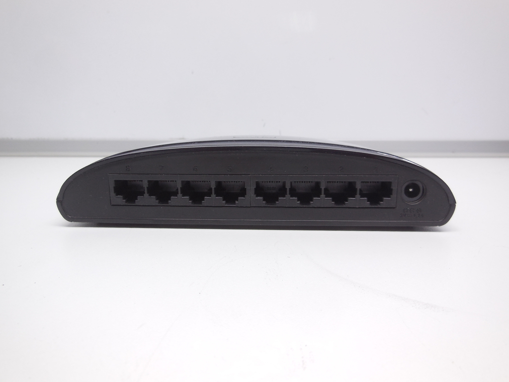 Неуправляемый коммутатор D-Link DES-1008D/J1A 8 портов 10/100 Мбит/сек - Pic n 310883