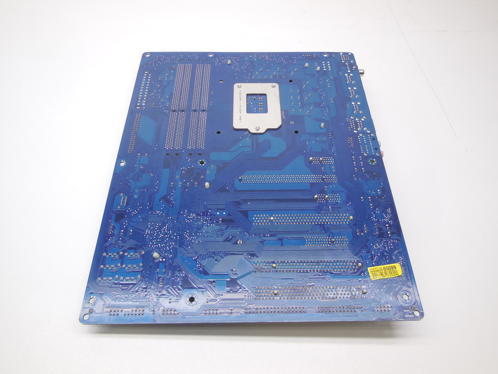 Материнская плата Socket 1156 Gigabyte GA-P55-UD3 <br />Имеется небольшой дефект разъема PS/2 (На работоспособность подключаемых устройств не влияет) - Pic n 310979