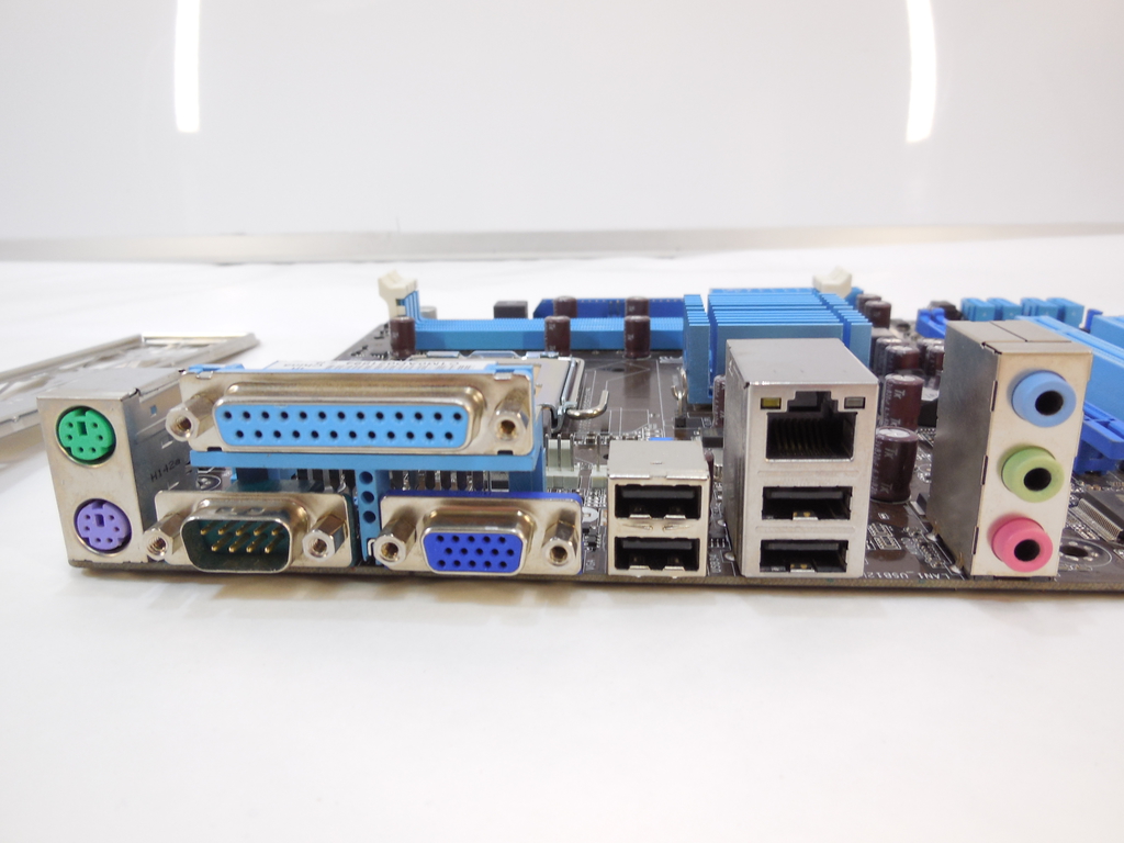 Материнская плата LGA 1155 Asus P8H61-MX R2. 0 Intel H61, 2xDDR3, PCI-E x16, 4xSATA, 24+4pin, VGA, DVI, 4xUSB, mATX Рамка задних портов - Pic n 272003
