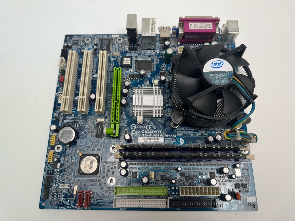 Комплект «Машина времени» / Материнская плата GIGABYTE GA-8VM800M-775 + Процессор Intel Pentium D820 + ОЗУ Kingston KVR400X64C3A/1G + Оригинальный бо - Pic n 311184