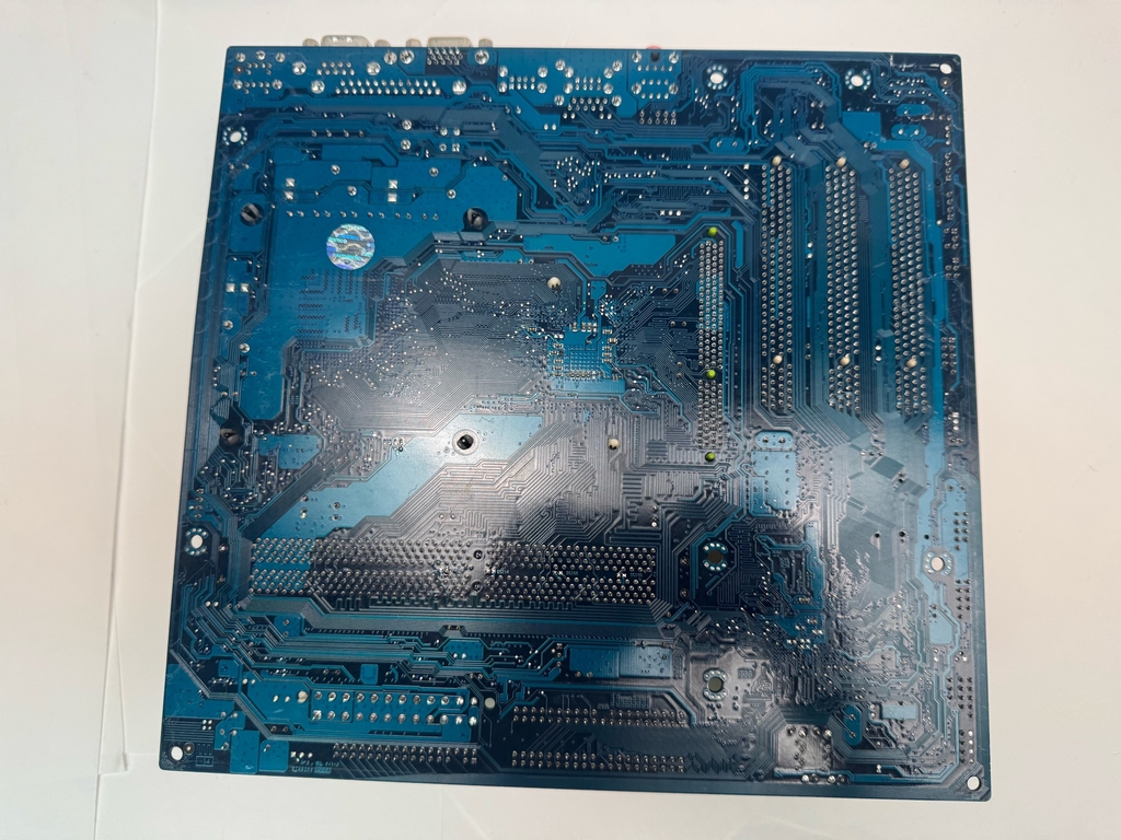 Комплект «Машина времени» / Материнская плата GIGABYTE GA-8VM800M-775 + Процессор Intel Pentium D820 + ОЗУ Kingston KVR400X64C3A/1G + Оригинальный бо - Pic n 311184