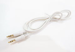Аудио кабель штекер-штекер 3.5 мм, белый 1 метр