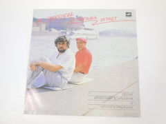 Пластинка На теплоходе музыка играет , песни Вячеслава Добрынина и Михаила Рябинина , записи 1987-1988 года , выпуск 1989 года.
