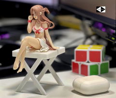 14см Фигурка сидячая Юки Асуна в купальнике, на видеокарту в ПК из Аниме Sword Art Online. Красный стульчик в подарок!