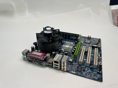 Комплект «Машина времени» / Материнская плата GIGABYTE GA-8VM800M-775 + Процессор Intel Pentium D820 + ОЗУ Kingston KVR400X64C3A/1G + Оригинальный бо