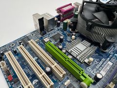 Комплект «Машина времени» / Материнская плата GIGABYTE GA-8VM800M-775 + Процессор Intel Pentium D820 + ОЗУ Kingston KVR400X64C3A/1G + Оригинальный бо - Pic n 311184